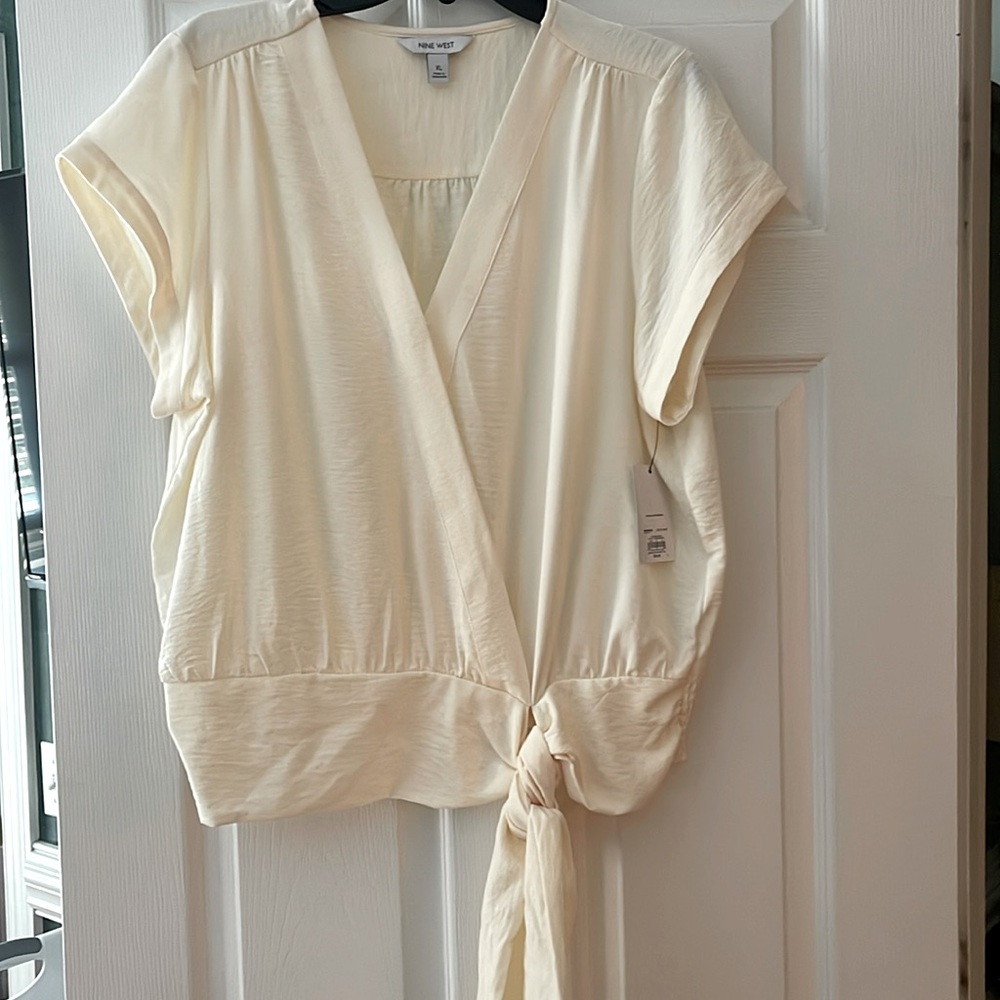 NWT Nine West wrap top. XL. Cream color